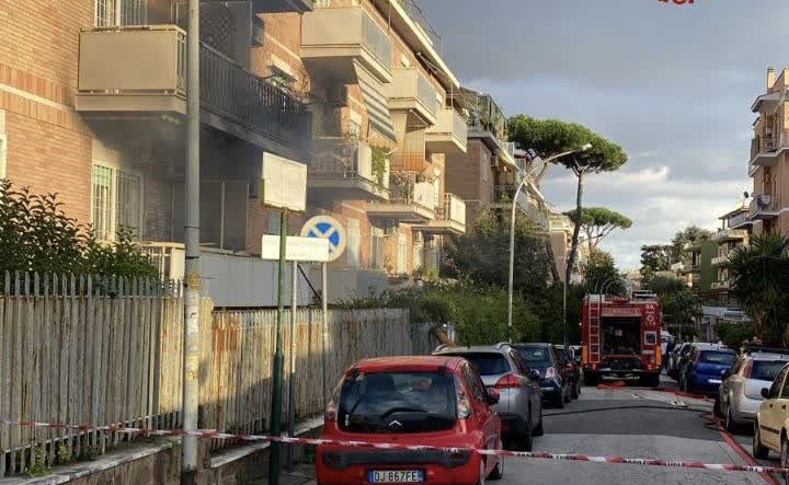 Incendio a Torrevecchia: morta 91enne, gravissima la figlia. Salvato in extremis il cane (VIDEO) 2