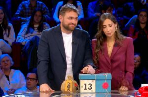 Affari Tuoi 13 ottobre 2025, quanto ha vinto Noemi da Moncalieri: ancora una super partita 1 Affari Tuoi 13 ottobre 2025, quanto ha vinto Noemi da Moncalieri: ancora una super partita