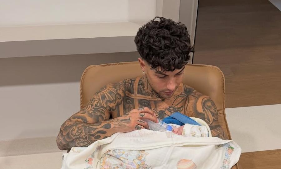 Tony Effe è papà, la piccola Priscilla subito baby star 2