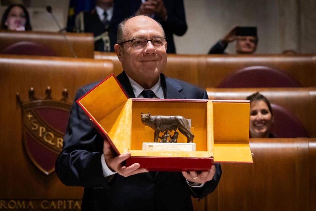 L'addio di Carlo Verdone a Giorgio Rinaldi, il barbiere "Ballerino" di Trastevere 1