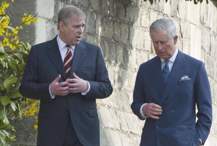 Carlo prepara il ‘benvenuto’ ad Andrea a Sandringham dopo lo sfratto dalla Royal Lodge