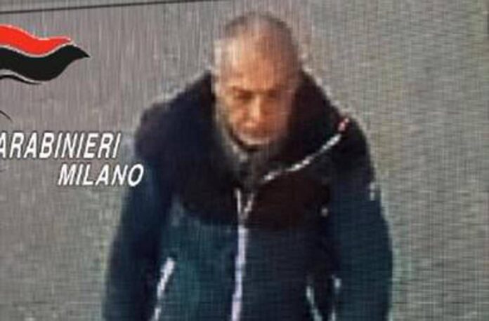 Donna accoltellata a Milano, 59enne confessa: “Scelto luogo simbolo del potere economico”