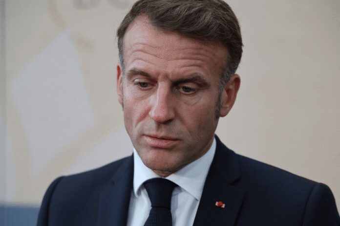 Francia, Macron presenta nuovo servizio militare volontario: “Mobilitazione per Difesa”