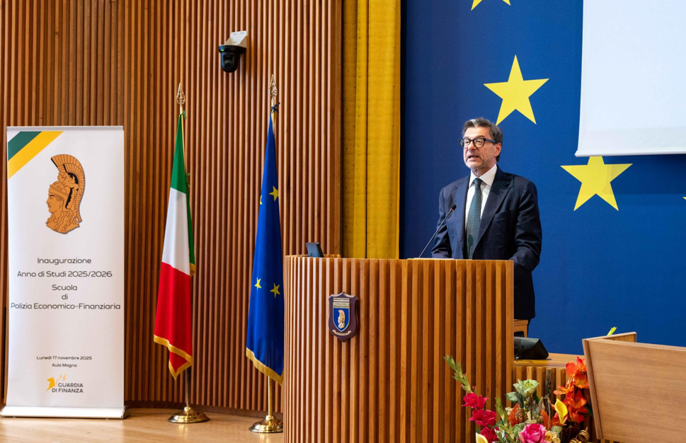 Il Ministro dell'Economia Giorgetti, il Governatore Panetta e il generale De Gennaro alla scuola della Guardia di Finanza di Ostia (FOTO) 3 Il Ministro dell'Economia Giorgetti, il Governatore Panetta e il generale De Gennaro alla scuola della Guardia di Finanza di Ostia (FOTO) 3
