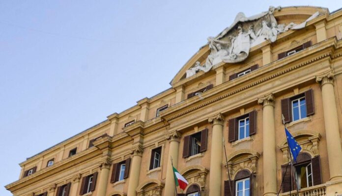 Manovra, centrodestra punta a ‘emendamenti bandiera’: si tratta sull’oro