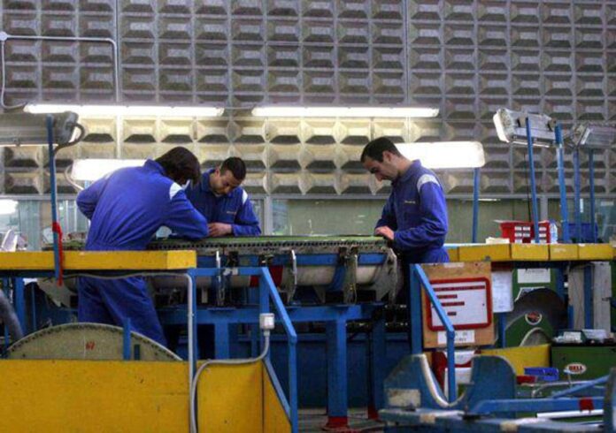 Metalmeccanici, firmato rinnovo contratto: aumento salari di 205 euro