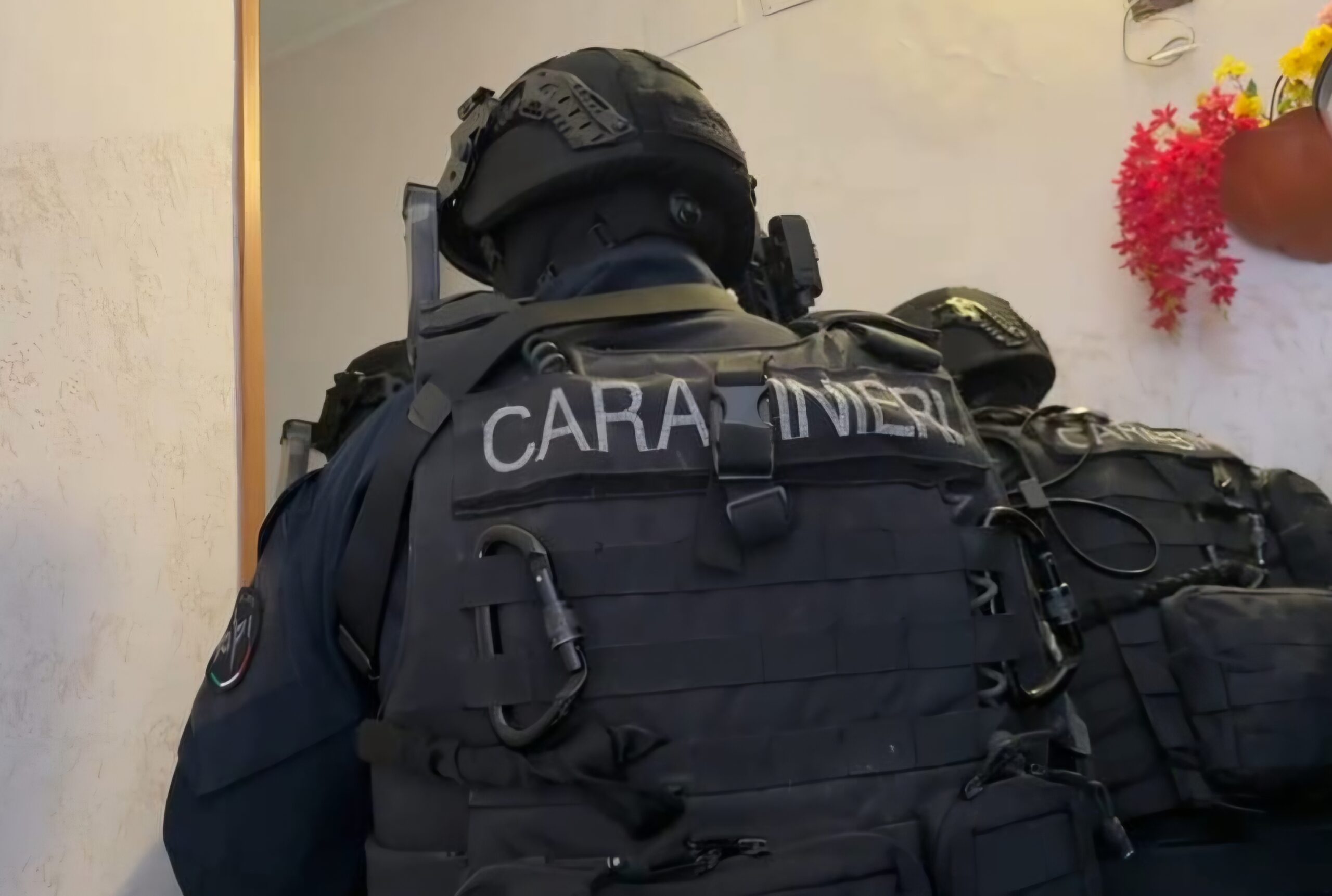 Blitz con elicotteri e battute a terra a Ostia: perquisizioni nei 'fortini' della droga 1