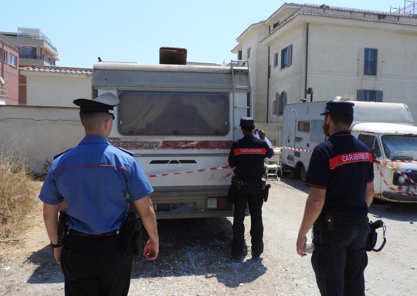 Nessuno rimuove le roulotte sotto sequestro sul lungomare di Ostia e gli abusivi rientrano (VIDEO) 1