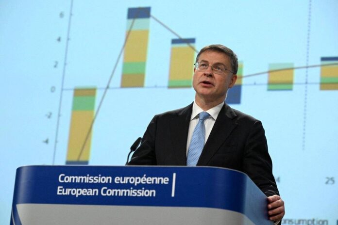 Pil, Ue taglia stime Italia: nel 2025 +0,4%. Cala il deficit