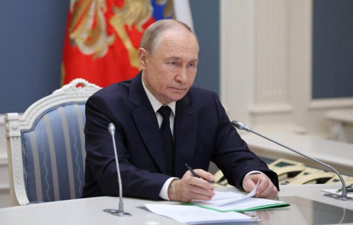 Putin, lo show e il messaggio: “Ecco le super armi della Russia”