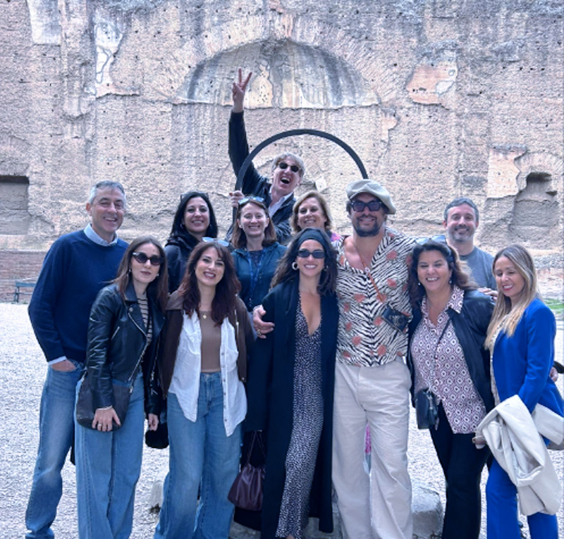 Il re dei mari sbarca a Roma: Jason Momoa tra selfie e sorrisi alle Terme di Caracalla (FOTO) 2