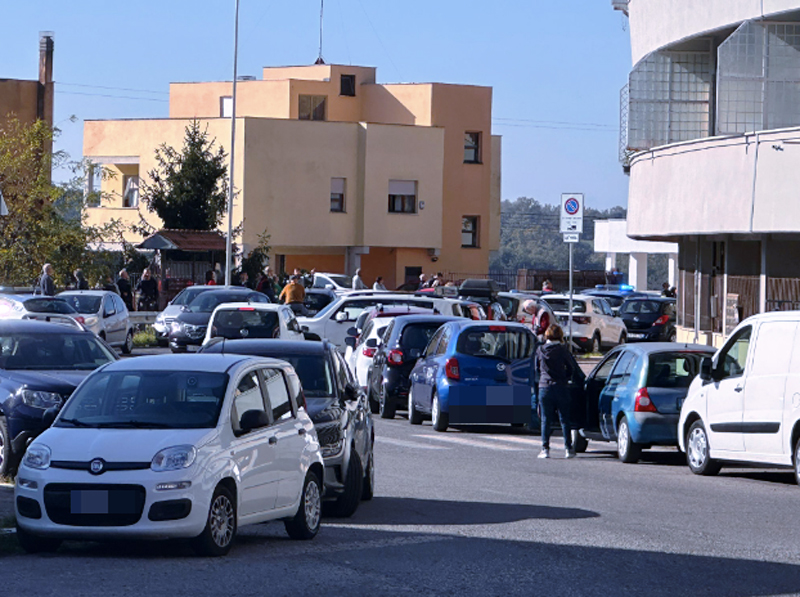 Paura a Tor de’ Cenci: corsa contro il tempo dei soccorsi in un appartamento in fiamme (FOTO) 2 Paura a Tor de’ Cenci: corsa contro il tempo dei soccorsi in un appartamento in fiamme (FOTO) 2