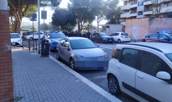 Nuovo blitz a Cinecittà: le forze dell’ordine tornano in azione nelle palazzine sgomberate (FOTO e VIDEO) 2