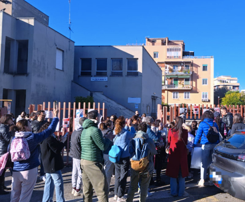 Genitori e studenti in rivolta per topi e degrado nelle scuole di Pietralata: bloccato il consiglio municipale (FOTO) 2