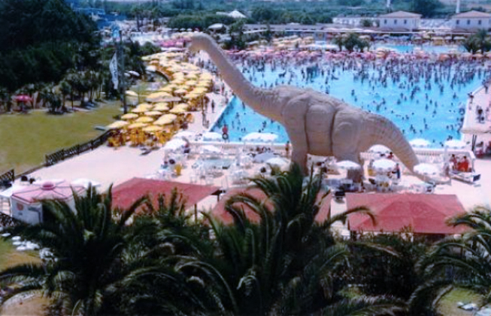 Ricordi e speranze di rinascita per l'Acquapiper: intanto l'ex parco divertimenti torna un set del cinema 1