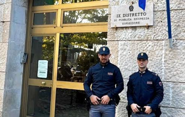 Tragedia scampata al Torrino per madre e figlia: in fuga da un incendio restano in bilico su un cornicione 1 Tragedia scampata al Torrino per madre e figlia: in fuga da un incendio restano in bilico su un cornicione 1