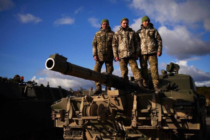 Ucraina, dal Donbass alla Russia e Kiev mai nella Nato al ritorno di Mosca nel G8: ecco il piano di pace di Trump