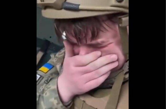 Virale ma fake, il video del soldato ucraino in lacrime creato da IA