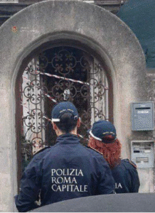 Terrore a Monte Mario per l’incendio a un appartamento: tre intossicati e 18 persone evacuate 1