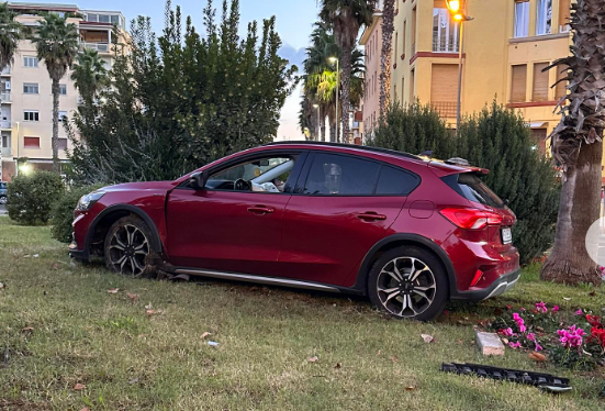 a ostia auto tra i fiori