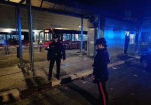 Rissa a colpi di coltello alla stazione centrale di Ostia: due feriti gravi (FOTO E VIDEO) 2