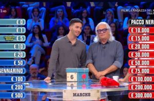 Affari Tuoi 11 novembre 2025, quanto ha vinto Eugenio dalle Marche: non si balla 1