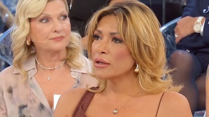 cinzia copertina Chi è Cinzia Morarmaco di Uomini e Donne: età, biografia, figli, trono, Instagram