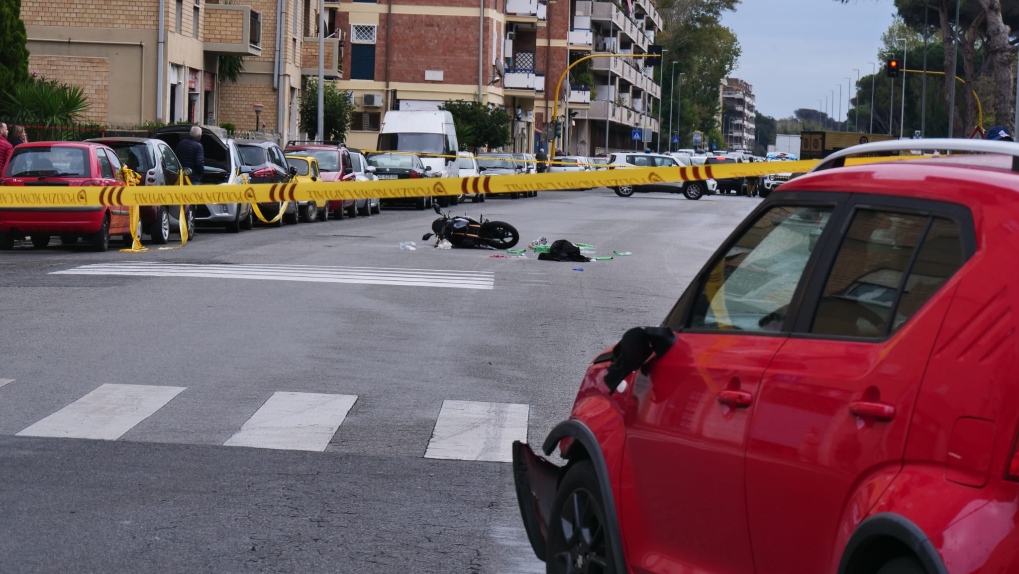 Grave incidente a Ostia: 86enne investito da una moto, è in condizioni disperate (VIDEO) 1