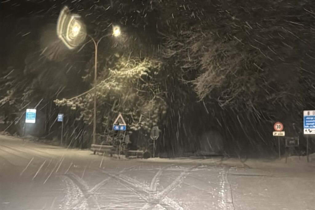 Neve alle porte di Roma: Monte Livata si imbianca e il Lazio si prepara a un weekend invernale (VIDEO) 1