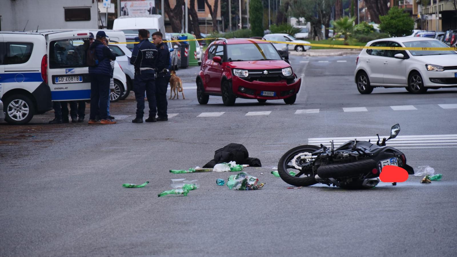 Grave incidente a Ostia: 86enne investito da una moto, è in condizioni disperate (VIDEO) 2