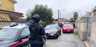 Base di spaccio smantellata a Nettuno in un complesso residenziale: 3 arresti