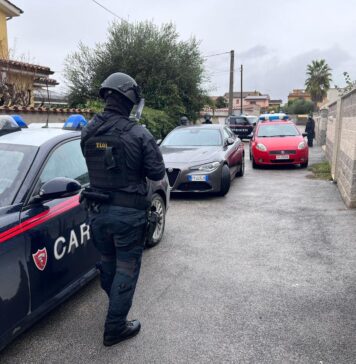Base di spaccio smantellata a Nettuno in un complesso residenziale: 3 arresti