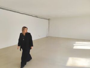 Pomezia, in arrivo “TeenExperience”: il nuovo centro multifunzionale per giovani e famiglie 1 Il TeenExperience punta a mettere in contatto i giovani e a costruire per loro dei percorsi all'insegna della socialità e del benessere