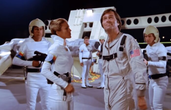 Addio a Gil Gerard, il capitano ‘Buck Rogers’ eroe del futuro è morto a 82 anni