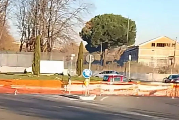 CHIUSURA STRADA PER INCIDENTE A ROMA ZONA VIA CAMESENA ROMA EST