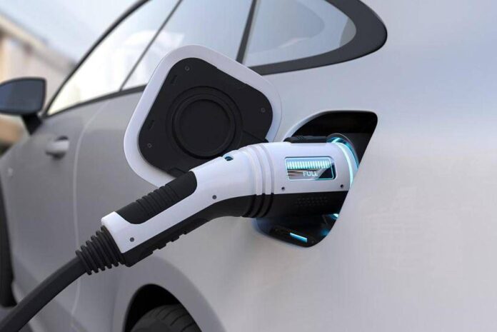 Energia, cambiano abitudini consumo: Arera proroga sperimentazione per la ricarica dei veicoli notturna e festiva
