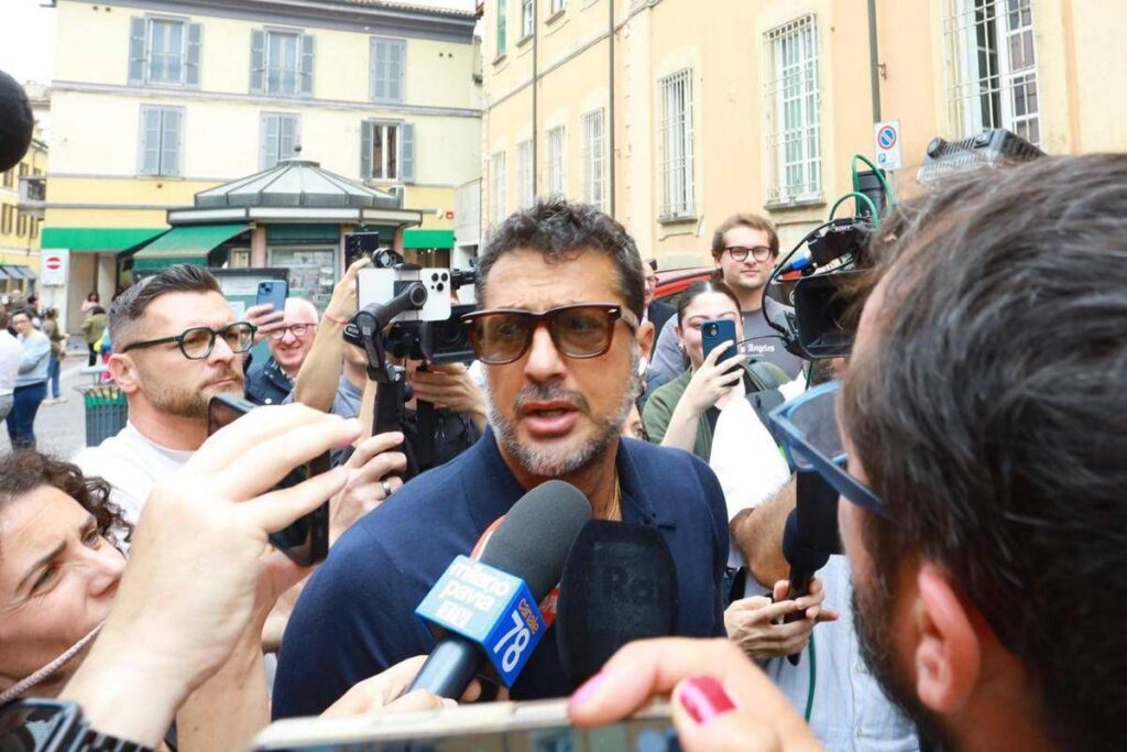 Fabrizio Corona arriva a Roma il 22 maggio con “Falsissimo a Teatro” 1 Fabrizio Corona arriva a Roma il 22 maggio con “Falsissimo a Teatro” 1
