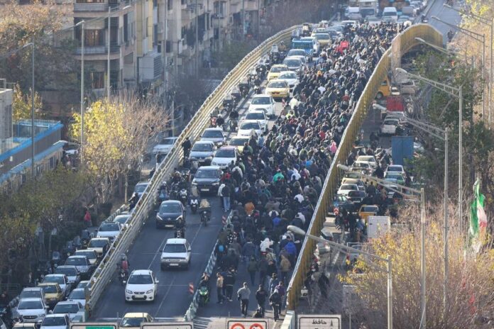 Iran, la protesta di allarga agli atenei: scendono in piazza gli studenti