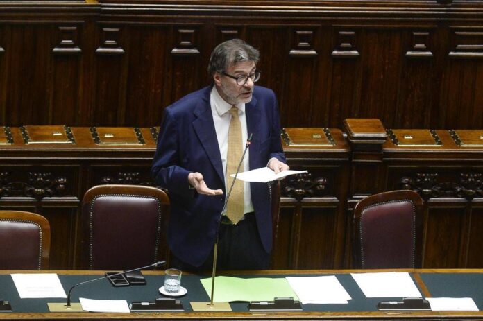 Pensioni, governo deposita nuovo emendamento: cosa cambia in Manovra