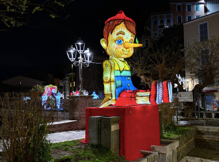Nemi si veste di luce: oltre 100 installazioni luminose nell'evento del Natale da favola ad ingresso gratuito 1