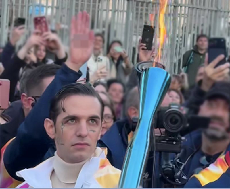 Un parterre di stelle per la staffetta olimpica: ecco chi ha corso con la Fiamma attraverso la Capitale (VIDEO e FOTO) 1