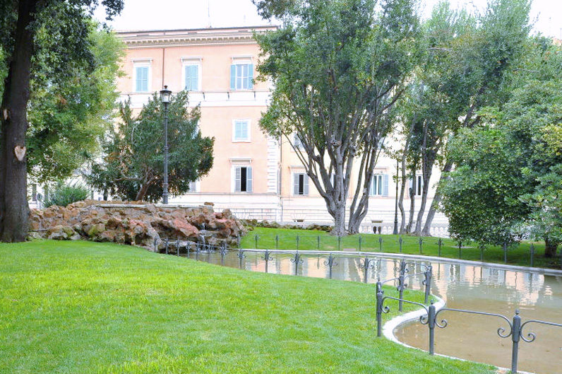 Nuova vita ai giardini di fronte al Quirinale: fontane, palme e laghetti tornano a raccontare l’Ottocento ai romani 1 Nuova vita ai giardini di fronte al Quirinale: fontane, palme e laghetti tornano a raccontare l’Ottocento ai romani 1