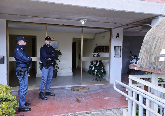 Bomba carta esplode alle case Ater di Nuova Ostia: è la seconda in due mesi (VIDEO e FOTO) 1