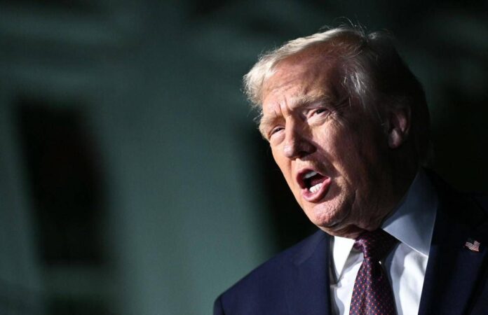 Trump e la salute, la verità del presidente dall’aspirina al makeup: “Sto benissimo”