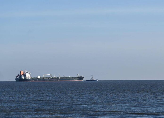 Venezuela, New York Times: “Petroliera inseguita da Usa rivendica protezione di Mosca”