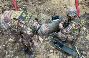 A Mentana brilla la bomba sganciata dagli angloamericani a Monterotondo: il boato ricorda gli anni bui della guerra 1 A Mentana brilla la bomba sganciata dagli angloamericani a Monterotondo: il boato ricorda gli anni bui della guerra 1