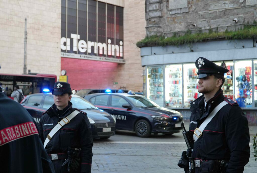 Urina nell'acquasantiera della cappella di Termini, clochard denunciato 1