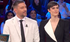 Affari Tuoi 21 dicembre 2025, Camilla sfida il Dottore e conquista un super montepremi: quanto ha vinto 1