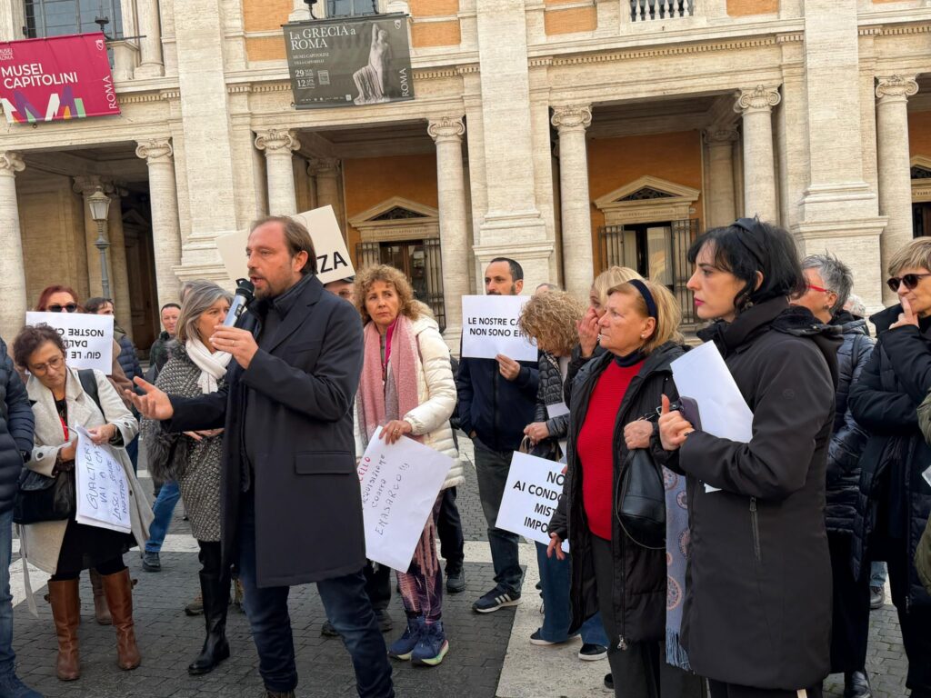Case Enasarco, protesta dei cittadini contro l’acquisizione del Comune: “No a palazzine miste” 1