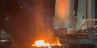 Incendio a Fiumicino nella notte di Natale: barca va a fuoco nel porto canale
